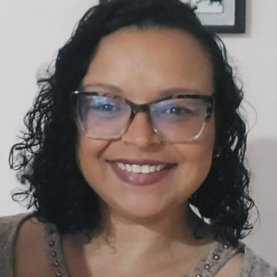 Luciana S. Paranhos